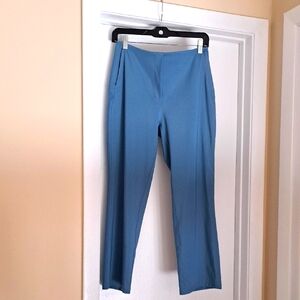 Lululemon Smooth Fit Highrise Crop Pant in  Blue.         Sz8 Excellent